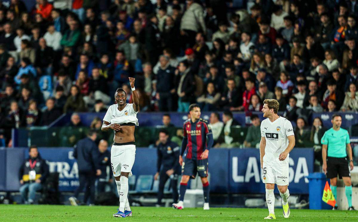 皇家马德里豪取四连胜，马德里竞技客场表现低迷难以施展